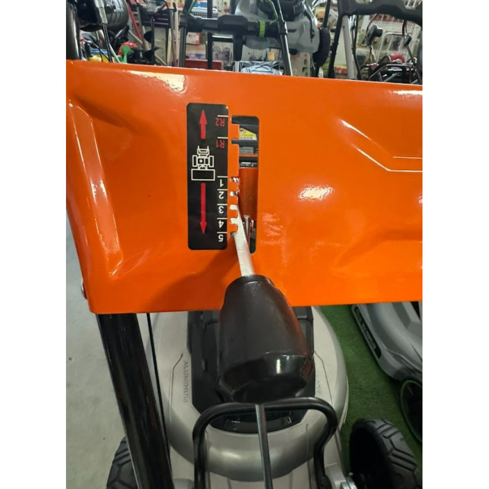 Підмітальна машина GTM бензинова самохідна (SW600)