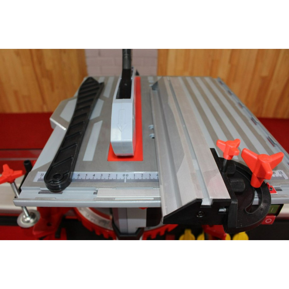 Пила торцуювально-циркулярна Holzmann TK 305