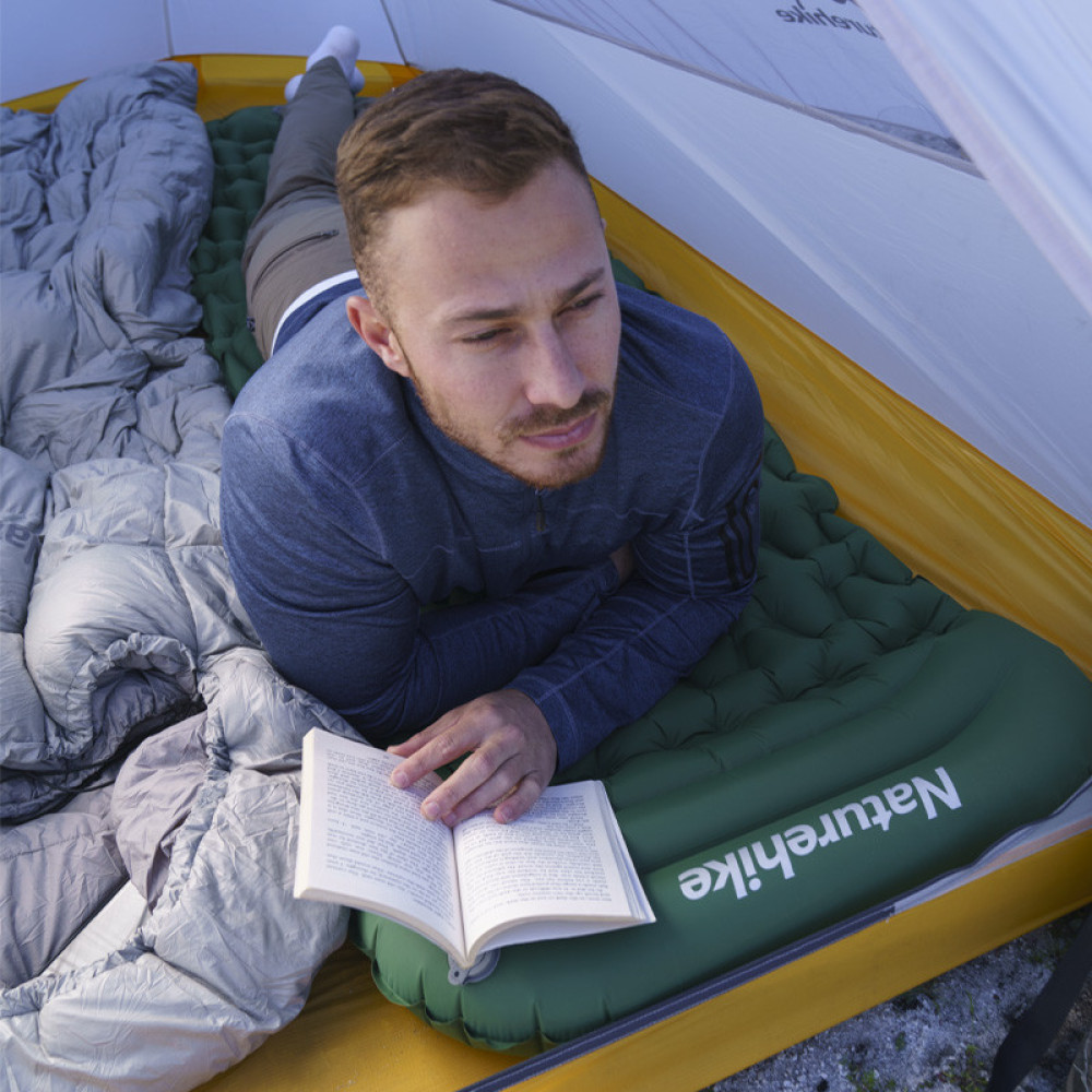 Матрац надувний Naturehike CNK2300DZ0001 із підголовником , темно-зелений (6976023929540)
