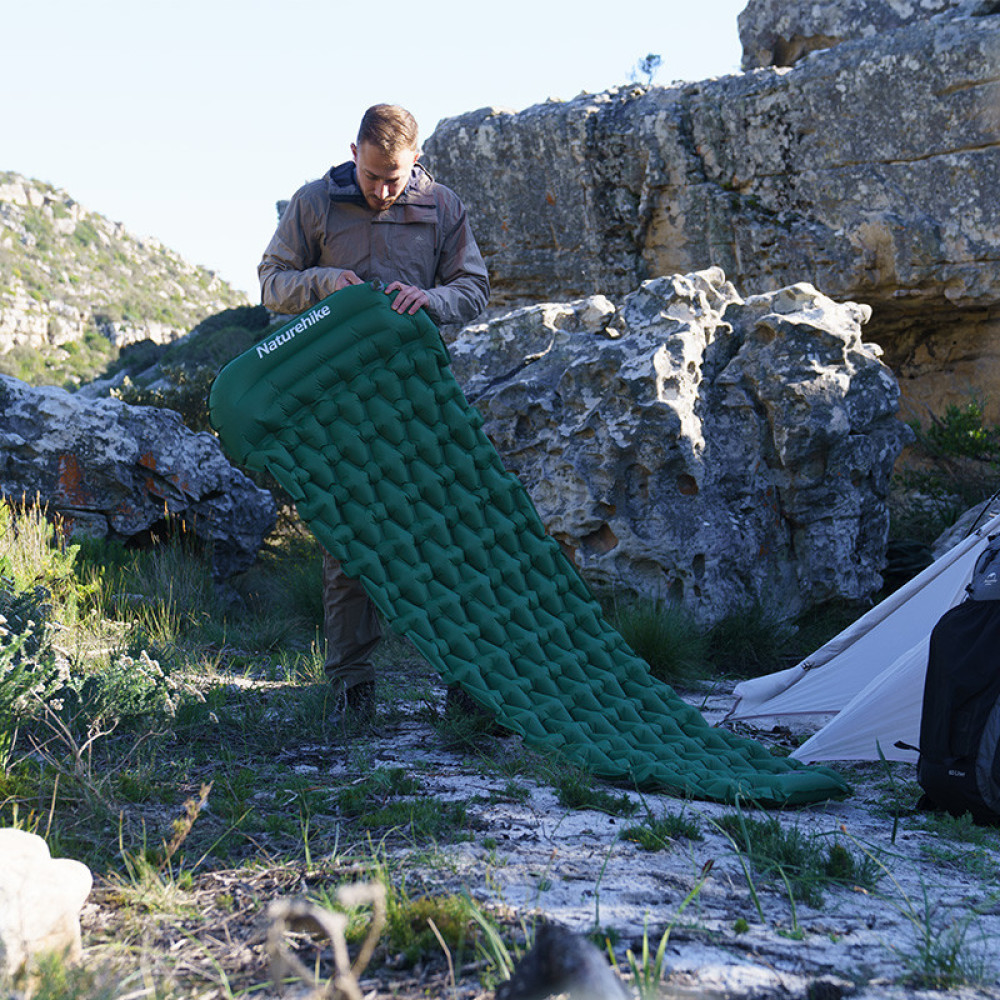 Матрац надувний Naturehike CNK2300DZ0001 із підголовником , темно-зелений (6976023929540)