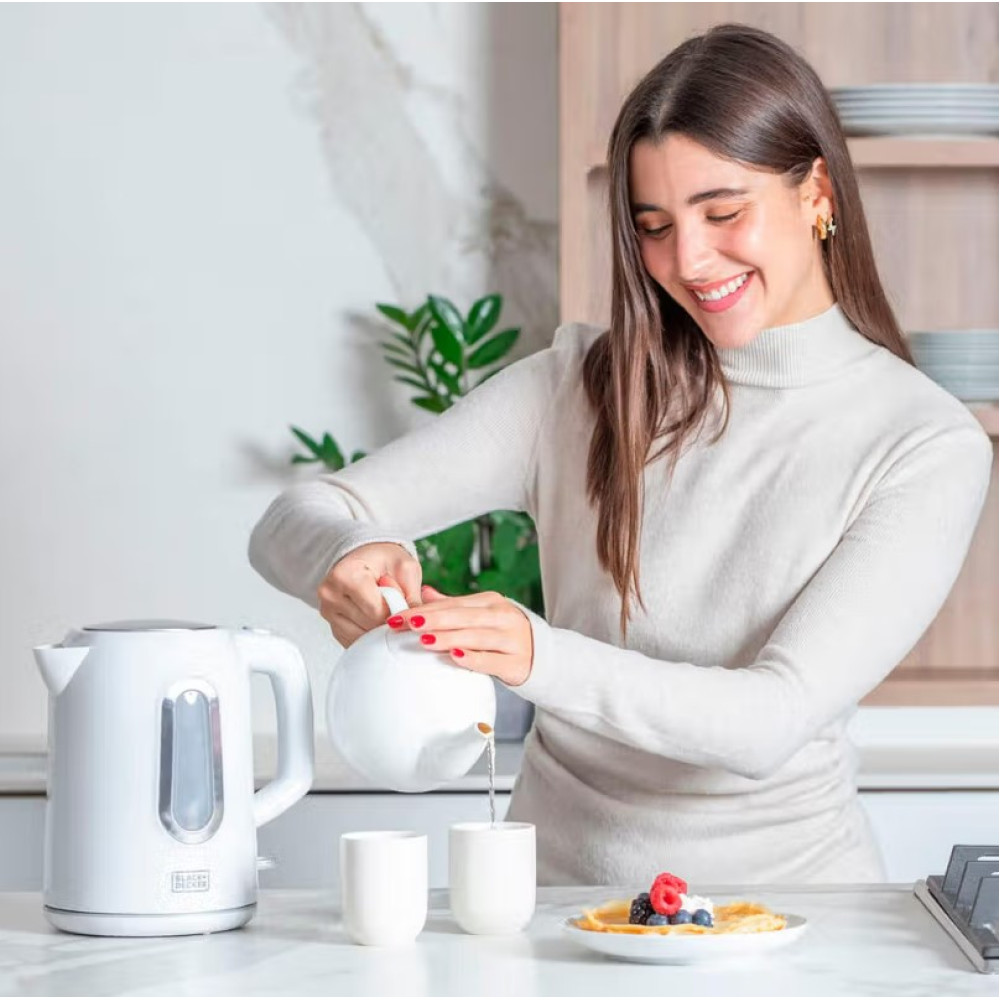 Электрочайник Black&Decker BXKE2204E