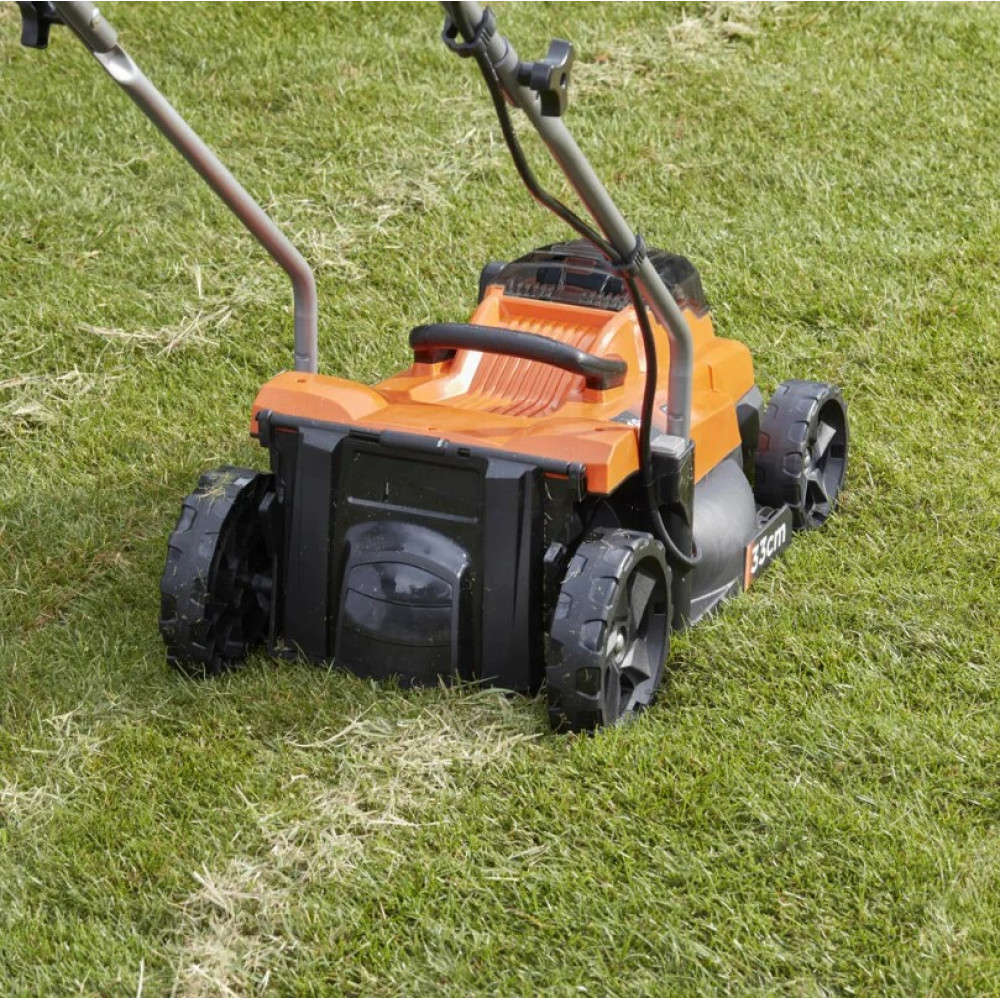 Газонокосарка акумуляторна Black&Decker BCMW3318L2