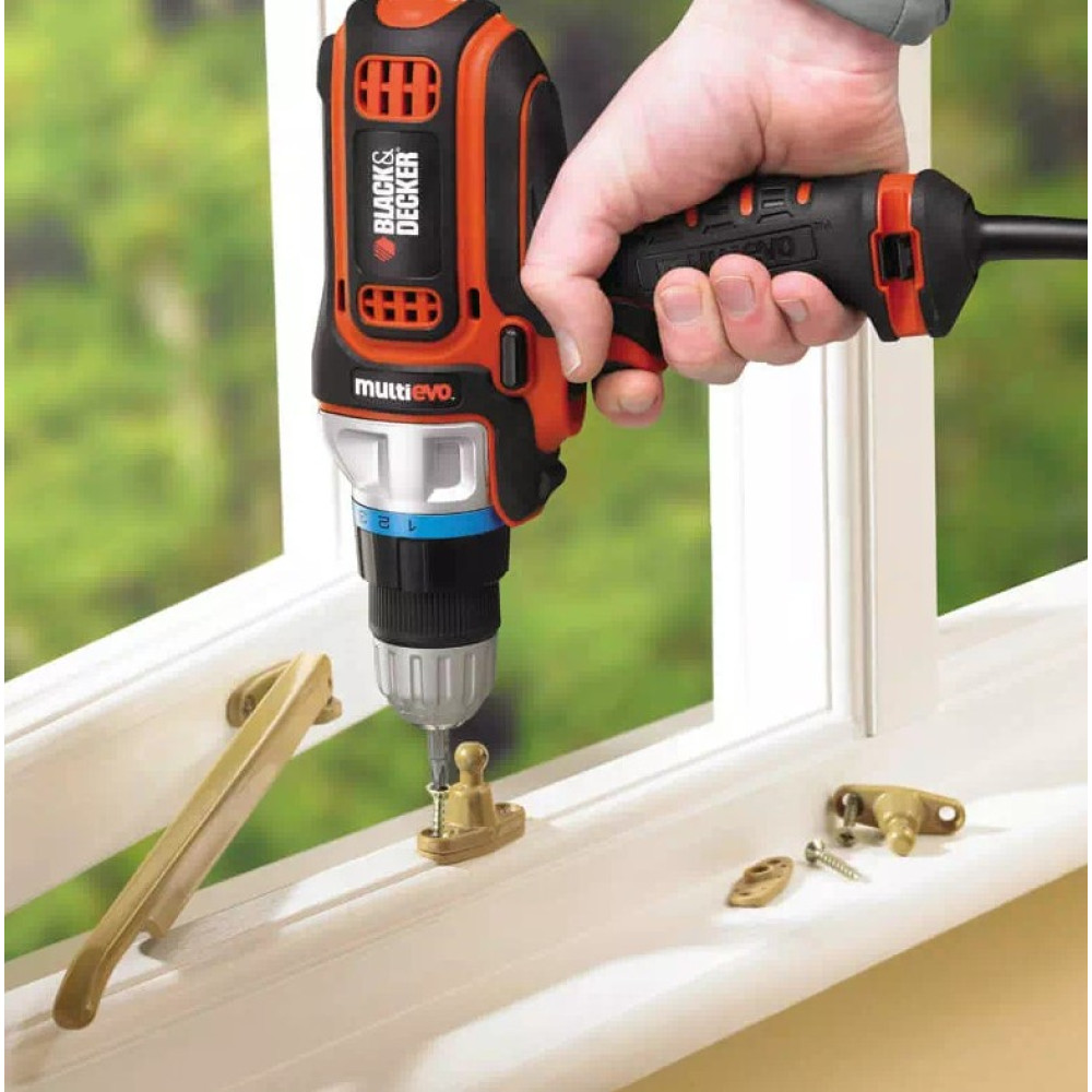 Багатофункціональний інструмент з насадкою дриль-шурупокрут Black&Decker MT350K