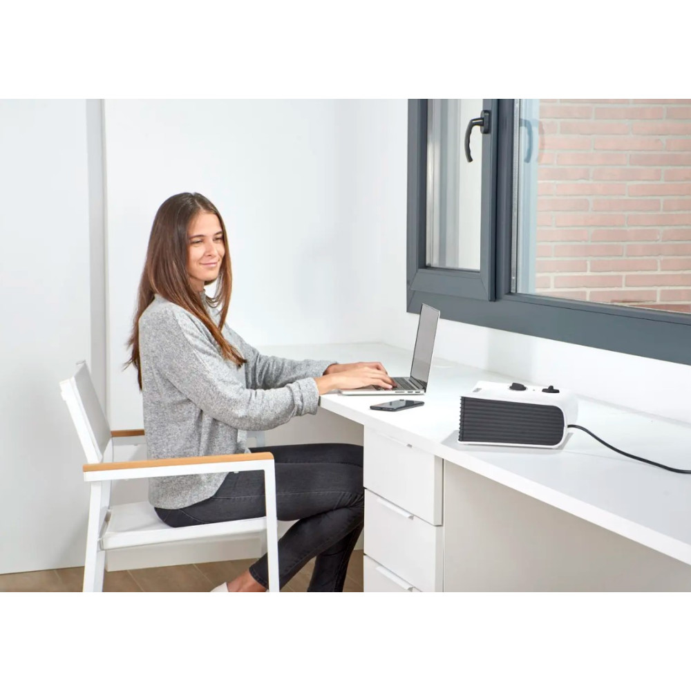 Тепловентилятор BLACK+DECKER 2,0 кВт, площа обігріва 20 кв.м., підлоговий, білий (BXSH2001E)