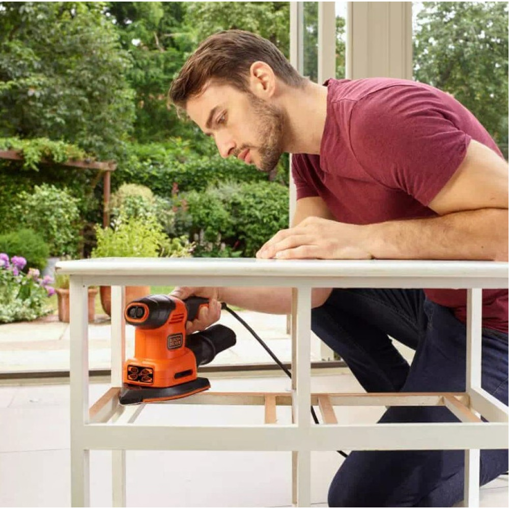 Вибрационная шлифмашина Black&Decker BEW200
