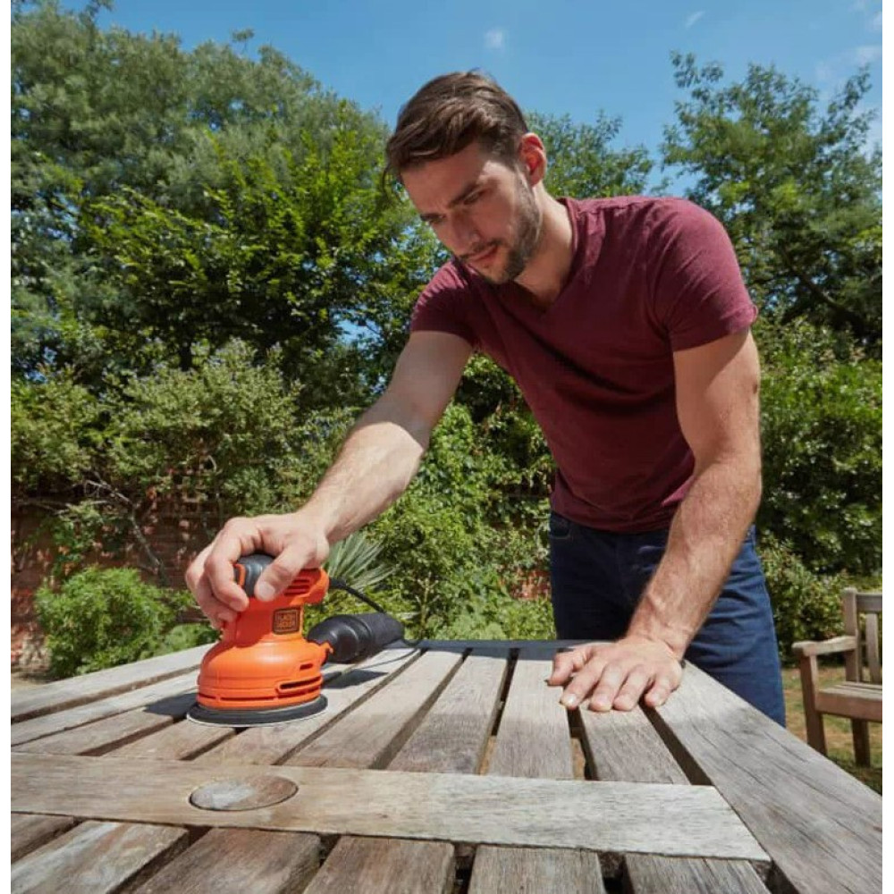 Шліфмашина ексцентрикова мережева Black&Decker BEW210