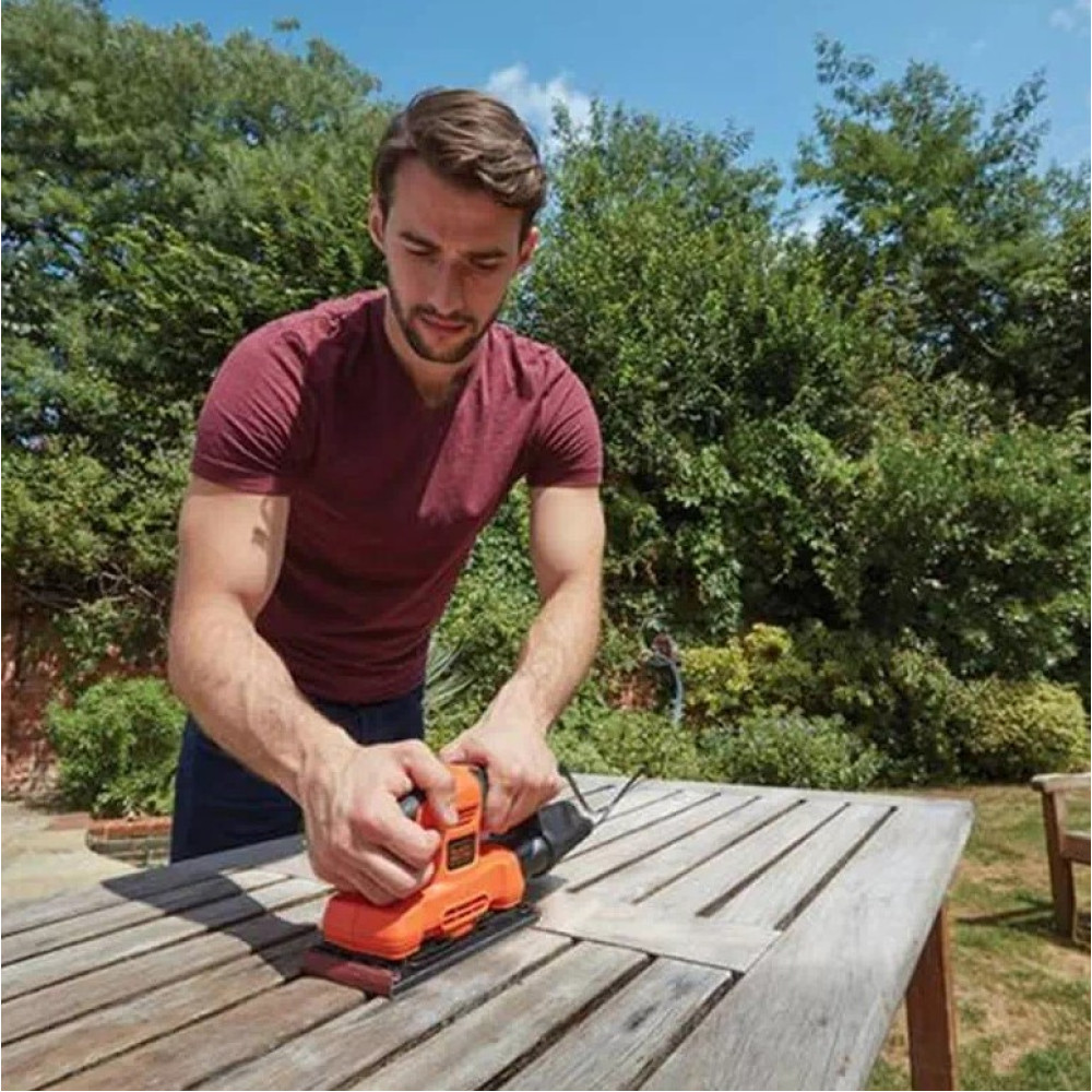 Вібраційна шліфувальна машина Black&Decker BEW220