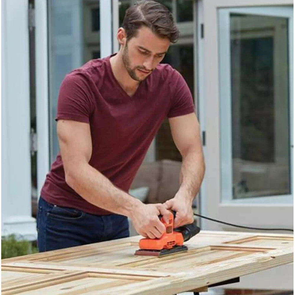 Вібраційна шліфувальна машина Black&Decker BEW220