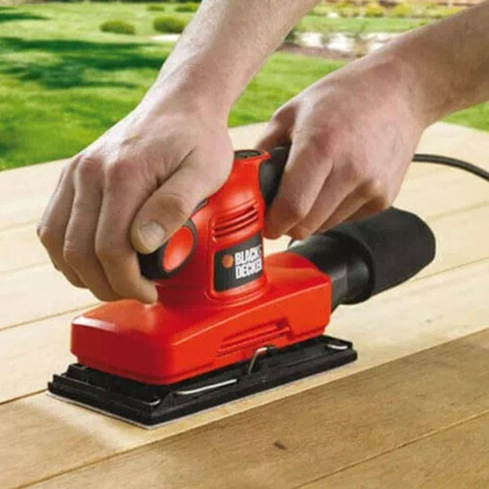 Вибрационная шлифмашина Black&Decker KA320EKA