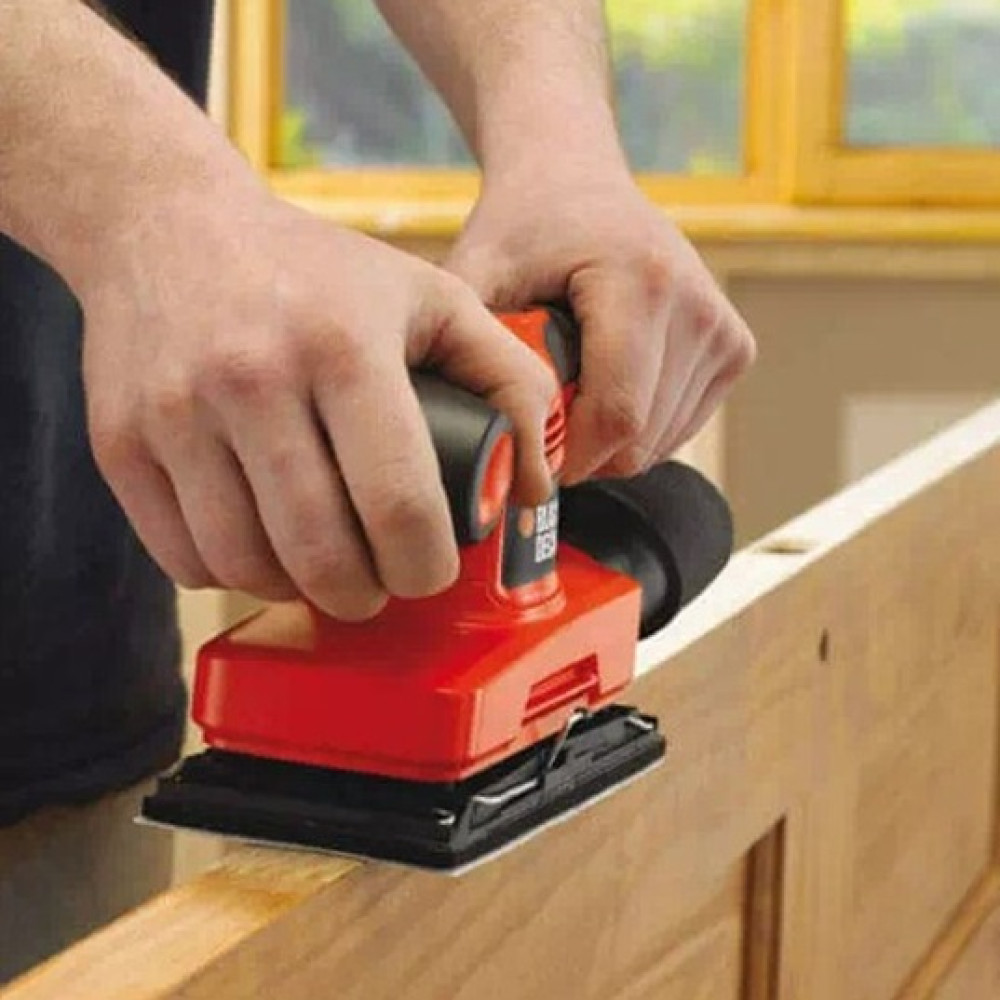 Вибрационная шлифмашина Black&Decker KA320EKA