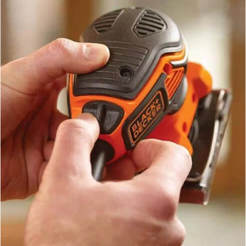 Вибрационная шлифмашина Black&Decker KA450