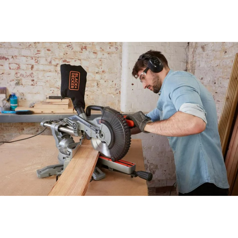 Пила торцювальна мережева Black&Decker BES700