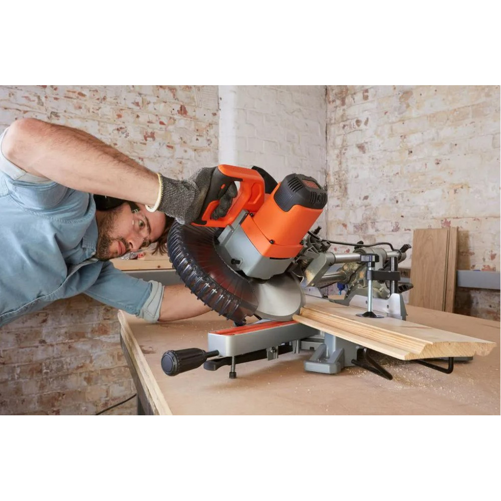 Пила торцювальна мережева Black&Decker BES710