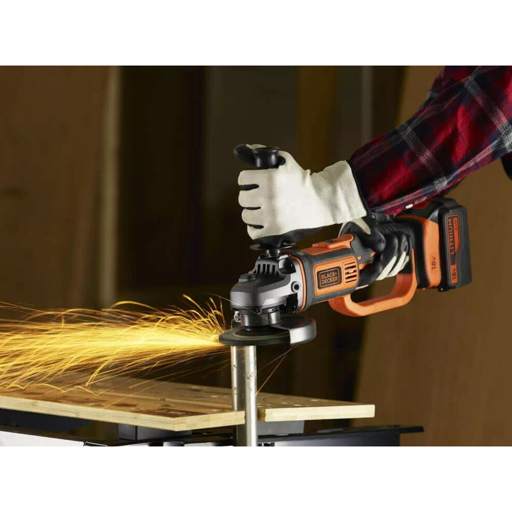 Шлифмашина угловая - болгарка аккумуляторная Black&Decker с АКБ и ЗУ BCG720M1