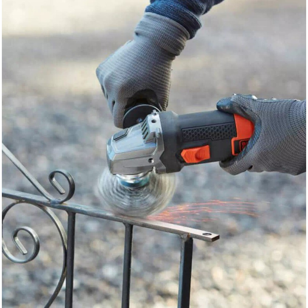 Шлифмашина угловая - болгарка сетевая Black&Decker BEG220