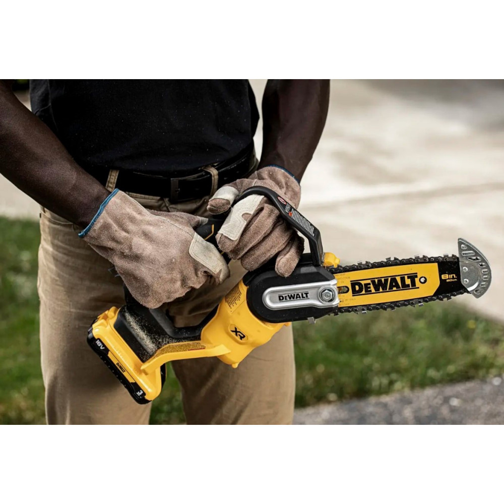 Аккумуляторная мини-пила DeWalt без АКБ и ЗУ DCMPS520N