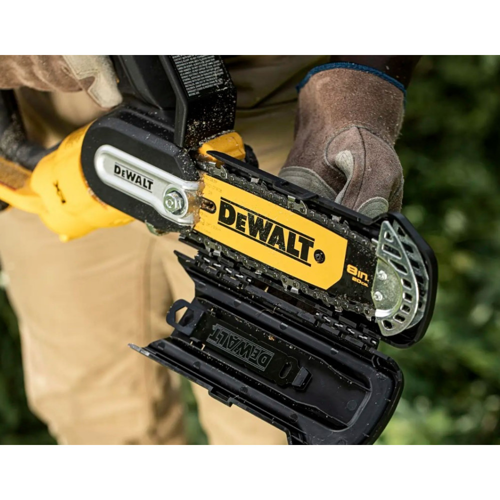 Аккумуляторная мини-пила DeWalt с АКБ и ЗУ DCMPS520P1