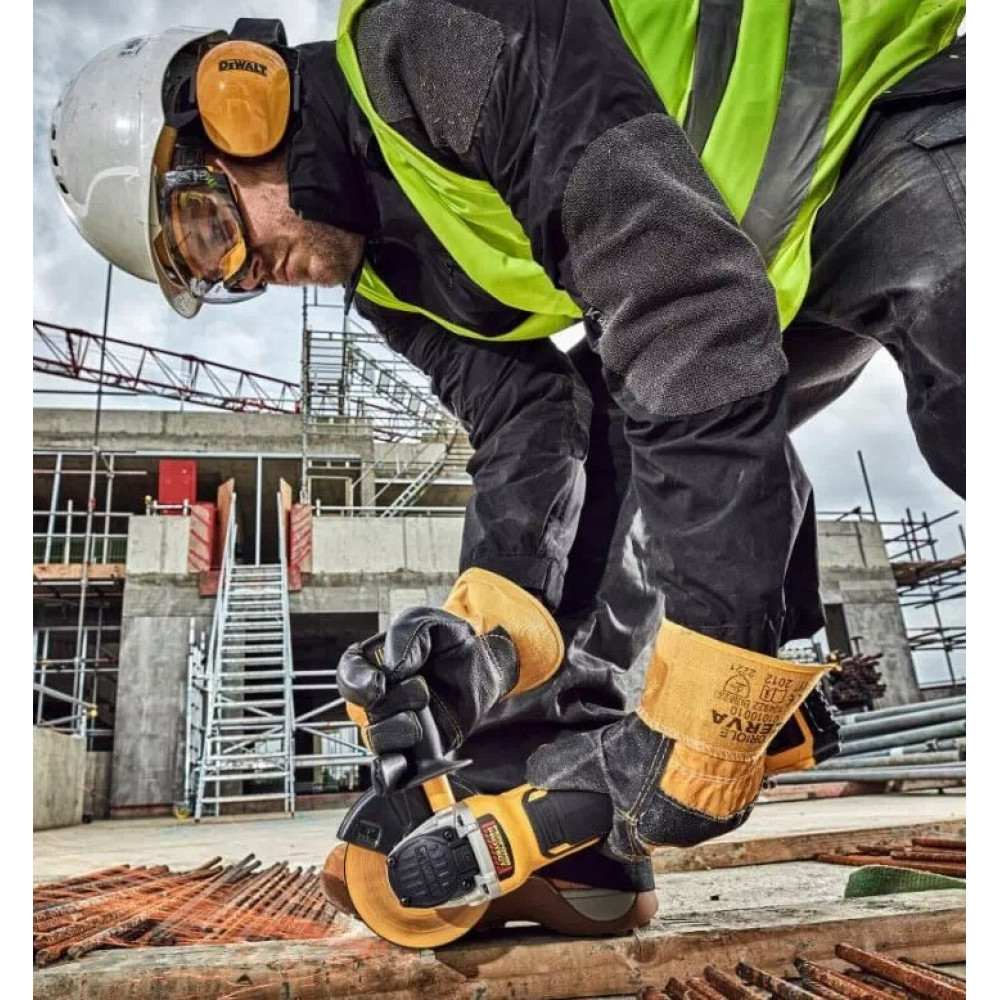 Акумуляторна кутова шліфувальна машина DeWalt з АКБ та ЗП (DCG405P2)