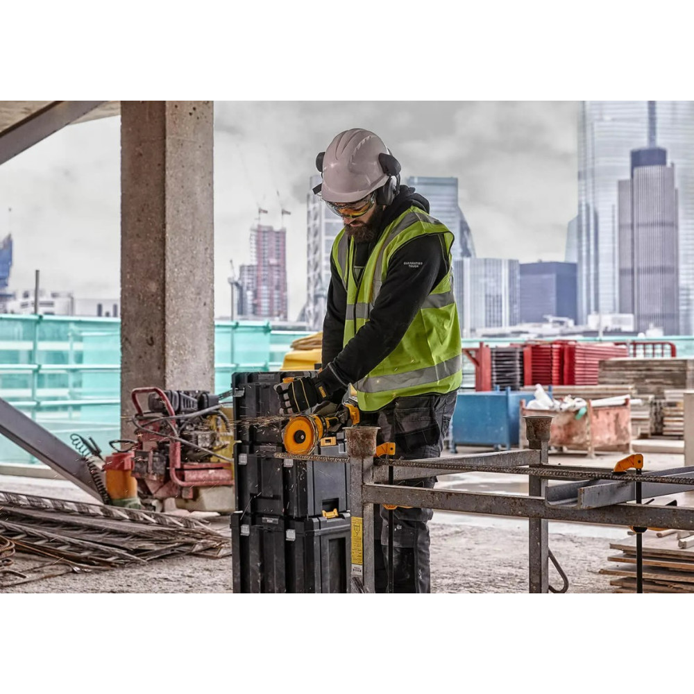 Акумуляторна болгарка DeWalt без АКБ та ЗП DCG418NT