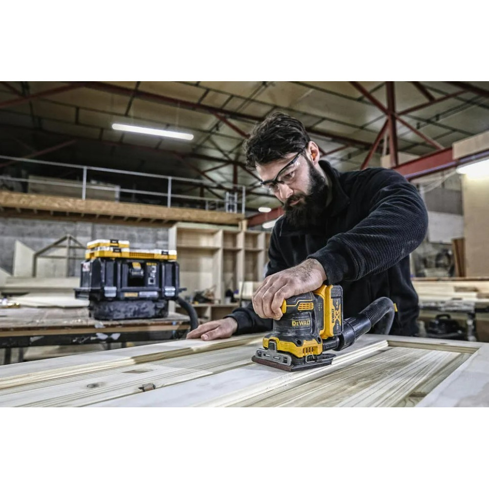 Аккумуляторная вибрационная шлифмашина DeWalt без АКБ и ЗУ DCW200N
