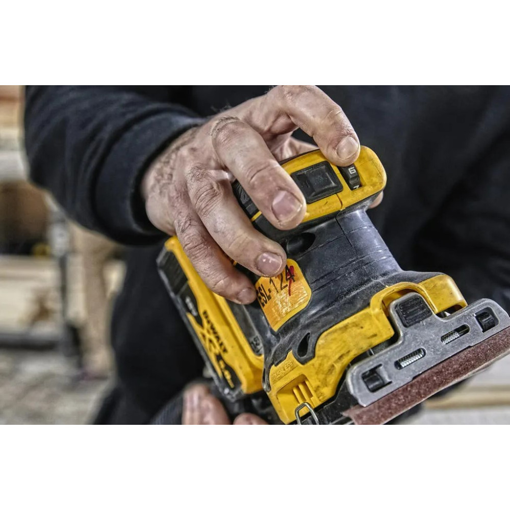 Аккумуляторная вибрационная шлифмашина DeWalt без АКБ и ЗУ DCW200N