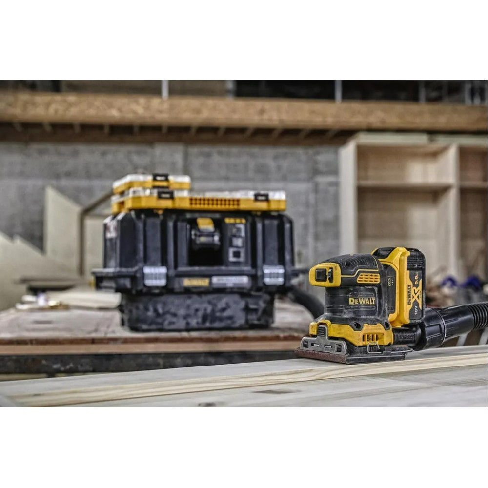 Акумуляторна вібраційна шліфмашина DeWalt з АКБ та ЗП DCW200P2