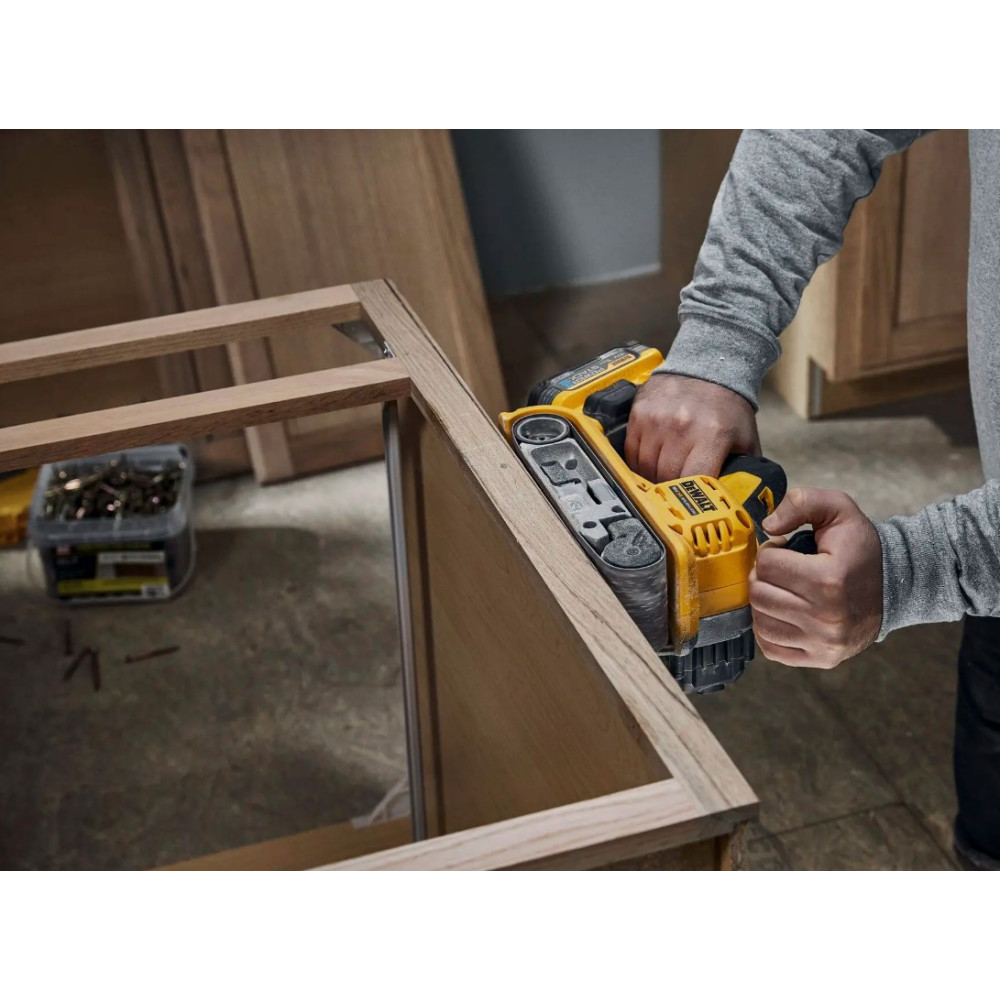 Стрічкова акумуляторна шліфмашина DeWalt без АКБ та ЗП DCW220N