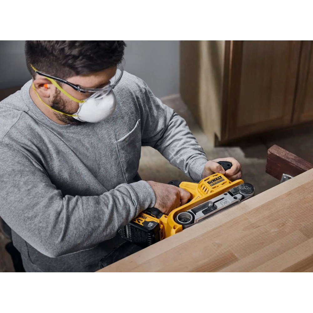 Стрічкова акумуляторна шліфмашина DeWalt з АКБ та ЗП DCW220P2