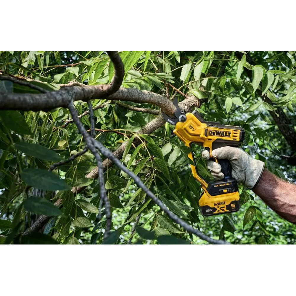 Ножницы садовые - аккумуляторный секатор DeWalt без АКБ и ЗУ DCMPP568N