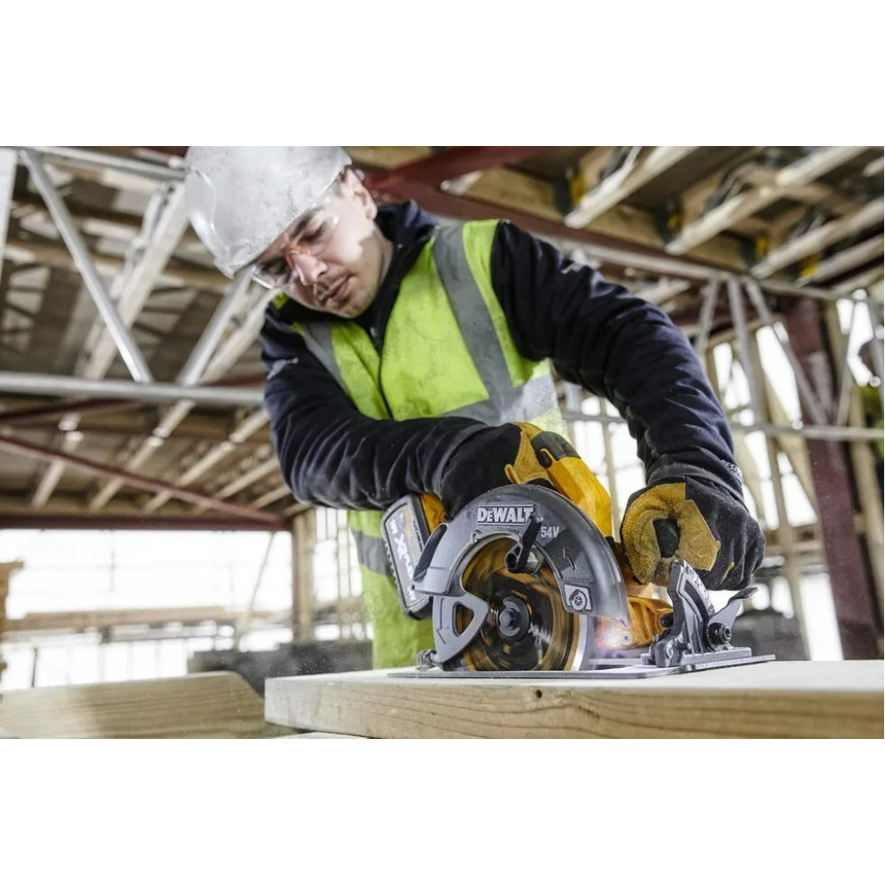 Пила дискова акумуляторна DeWalt без АКБ та ЗП DCS578NT