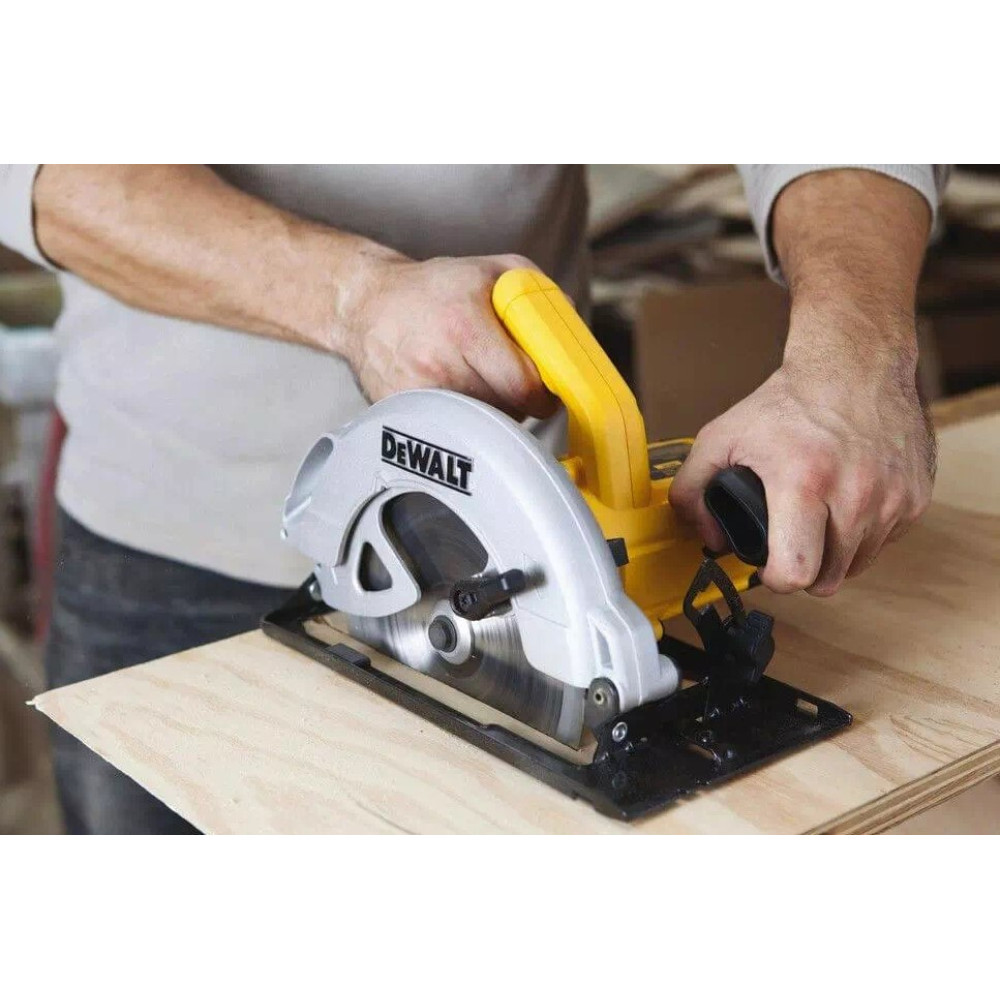 Пила дискова мережева DeWalt DWE560K