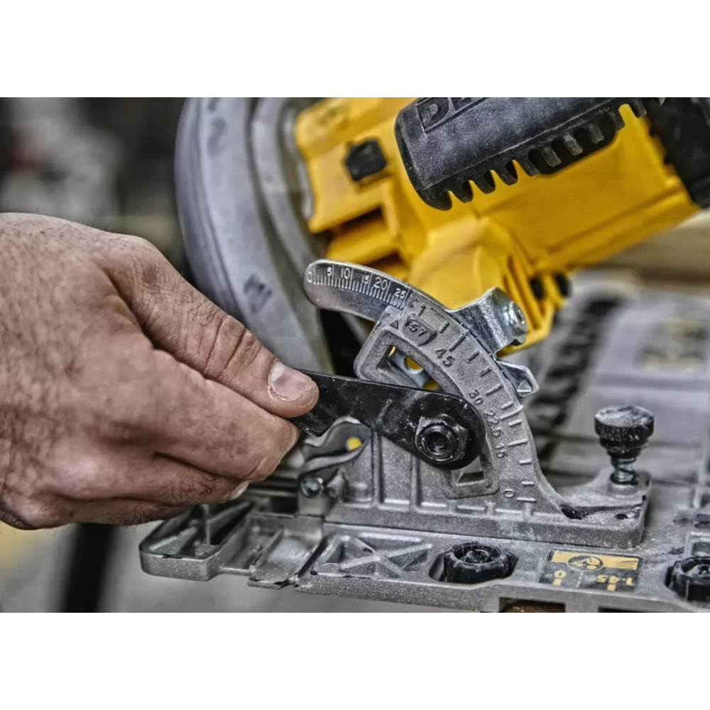 Пила дисковая сетевая DeWalt DWE576K