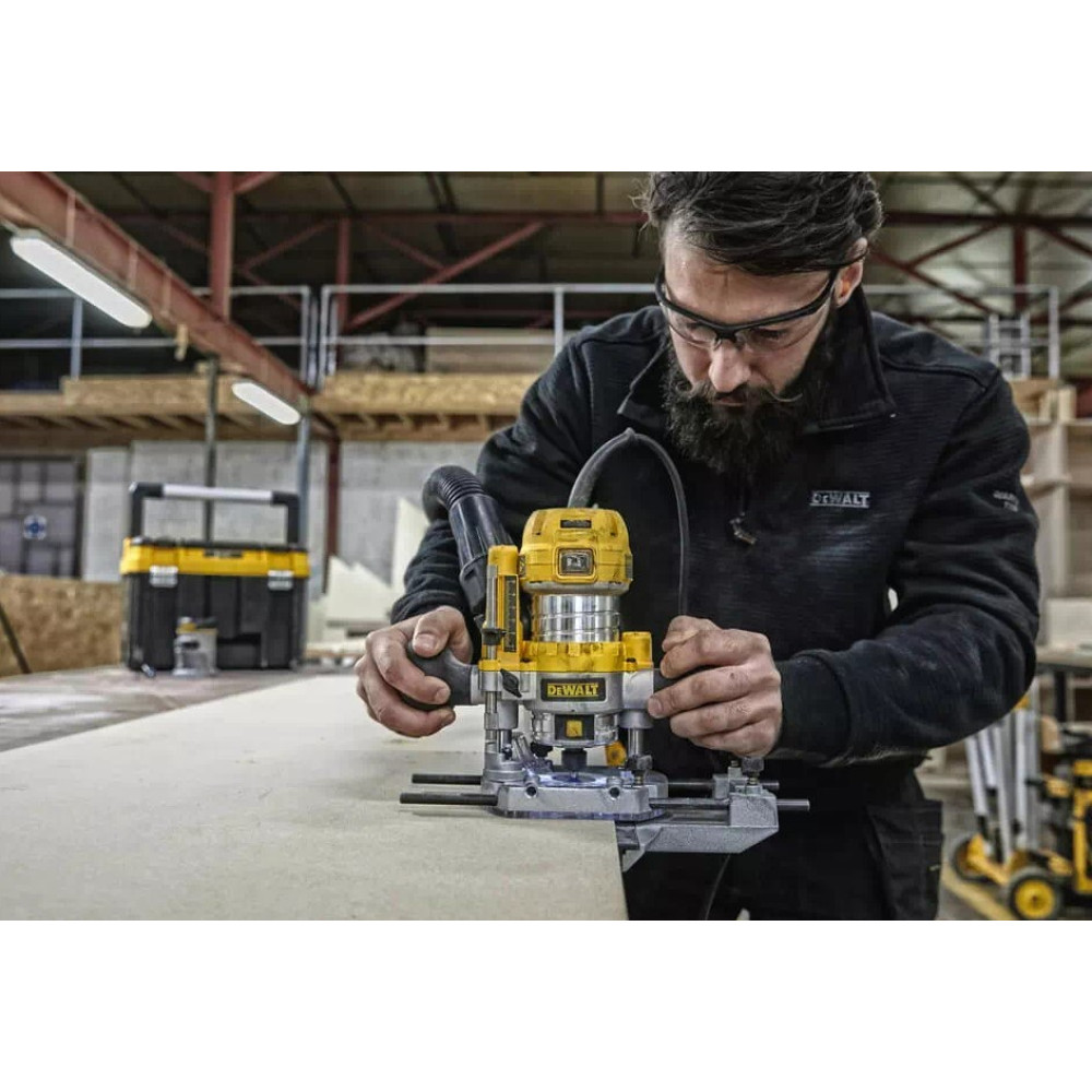Фрезер сетевой DeWalt D26204K