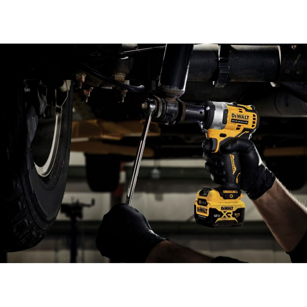 Гайковерт ударный акумуляторный DeWalt с АКБ и ЗУ DCF901P2