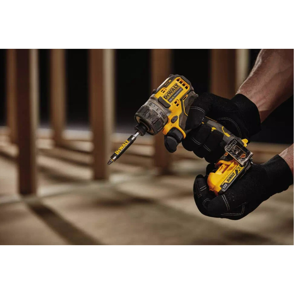 Шурупокрут акумуляторний безщітковий DeWalt з АКБ та ЗП DCF601D2