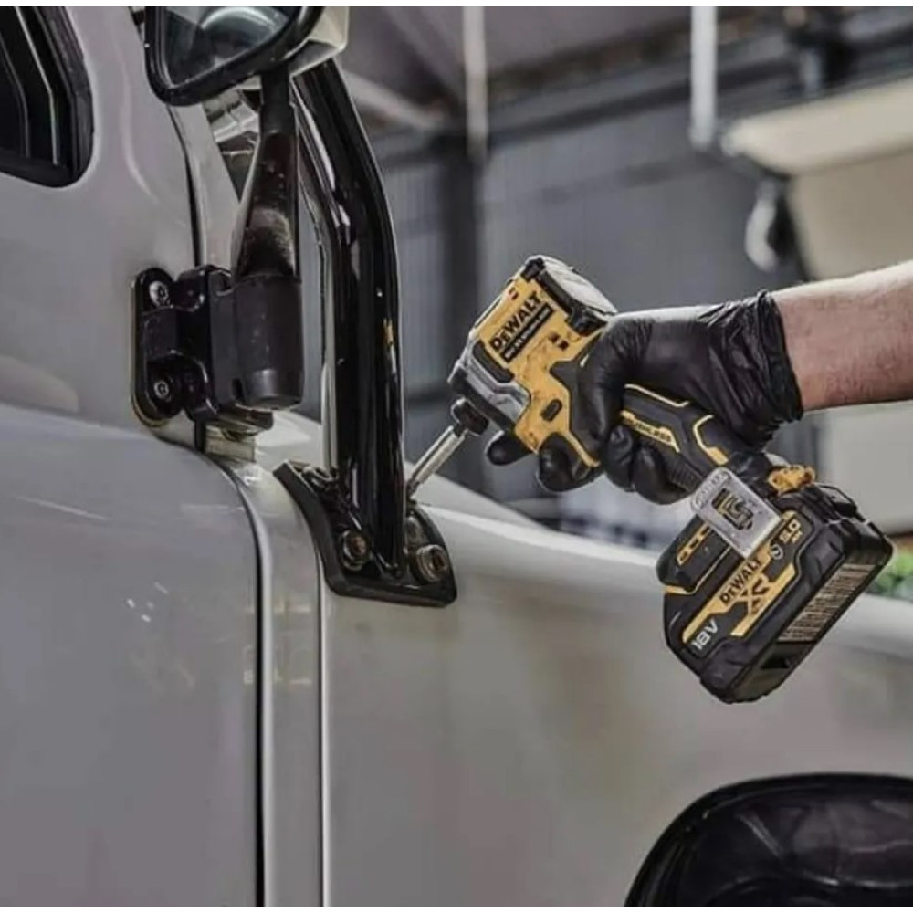 Шурупокрут ударний акумуляторний безщітковий DeWalt без АКБ та ЗП DCF850N