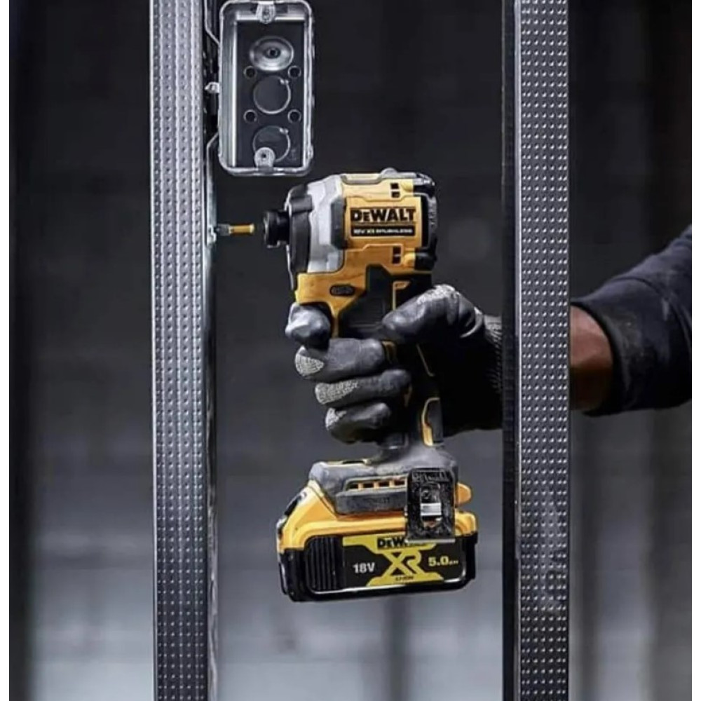 Шурупокрут ударний акумуляторний безщітковий DeWalt без АКБ та ЗП DCF850N