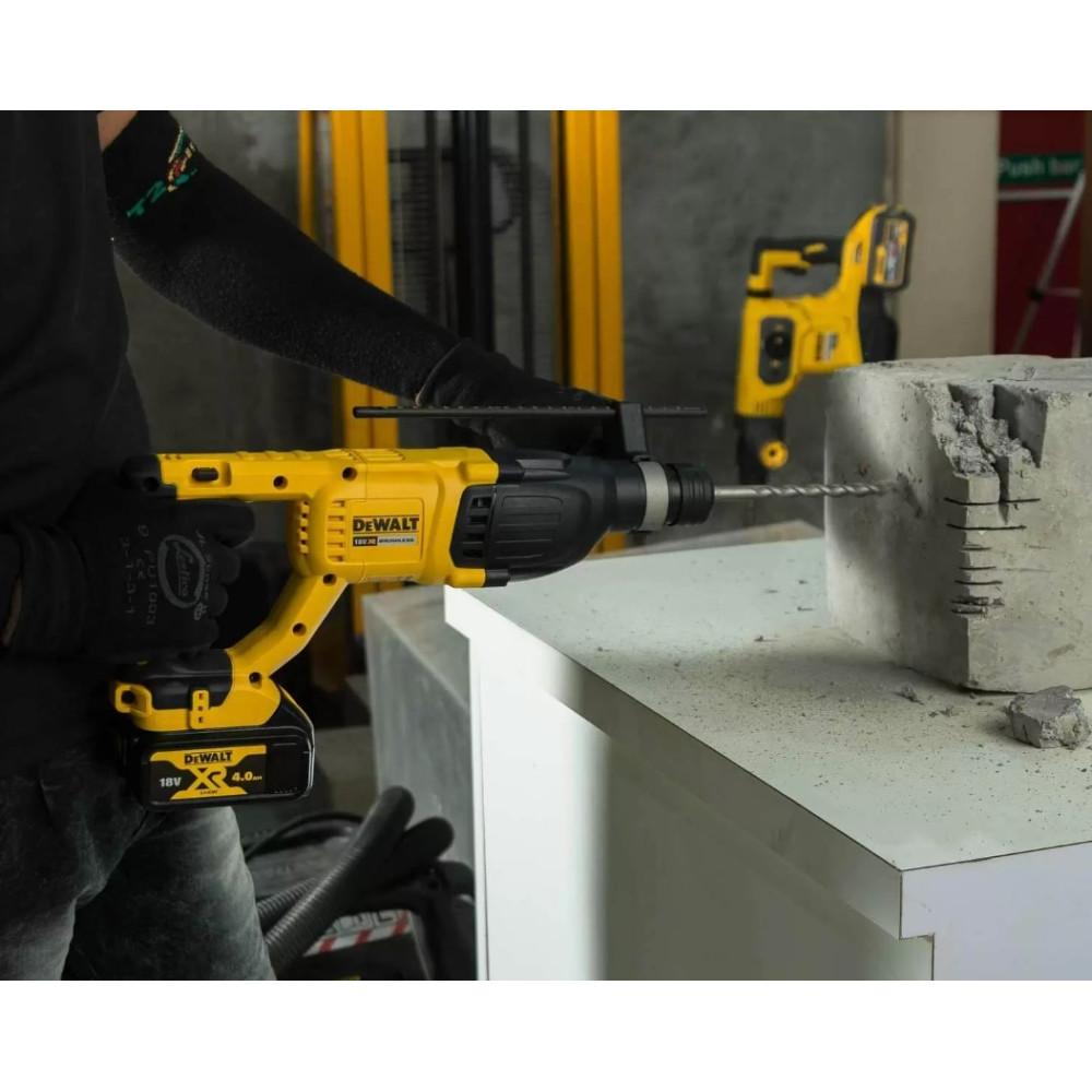 Перфоратор акумуляторний DeWALT SDS-Plus з АКБ та ЗП DCH133M1