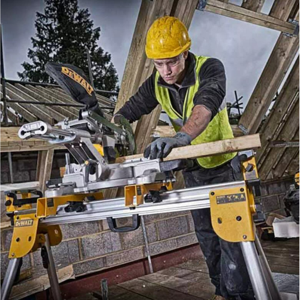 Пила торцювальна акумуляторна DeWalt без АКБ та ЗП DCS365N