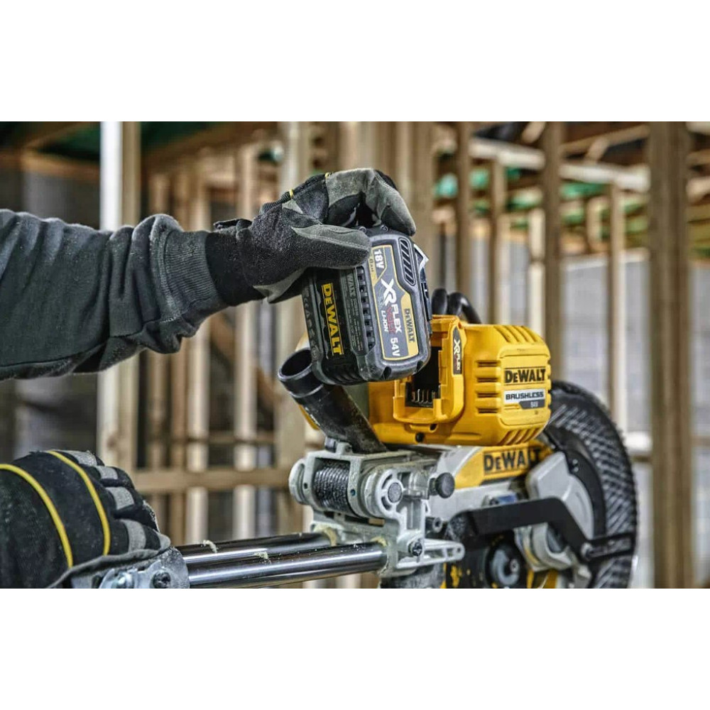Пила торцювальна акумуляторна DeWalt з АКБ та ЗП DCS727T2