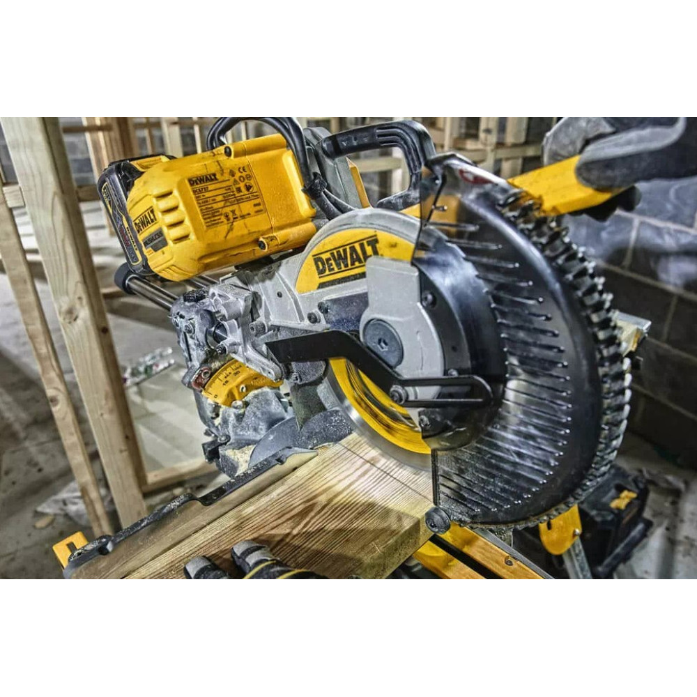 Пила торцювальна акумуляторна DeWalt з АКБ та ЗП DCS727T2