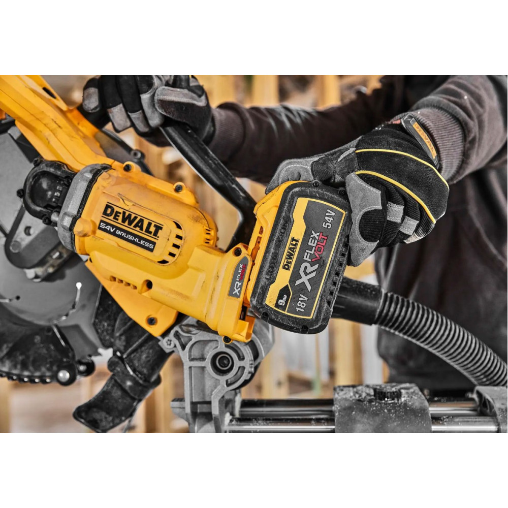 Пила торцовочная аккумуляторная DeWalt с АКБ и ЗУ DCS781X2