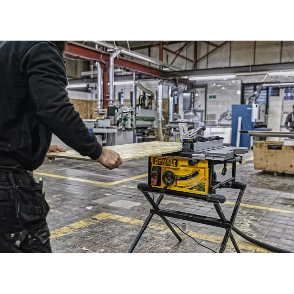 Пила настольная сетевая DeWalt DWE7492