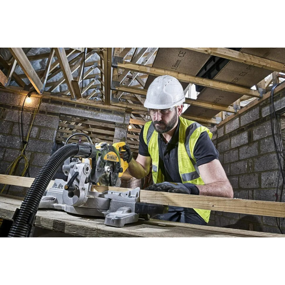 Пила торцовочная сетевая DeWalt DWS774