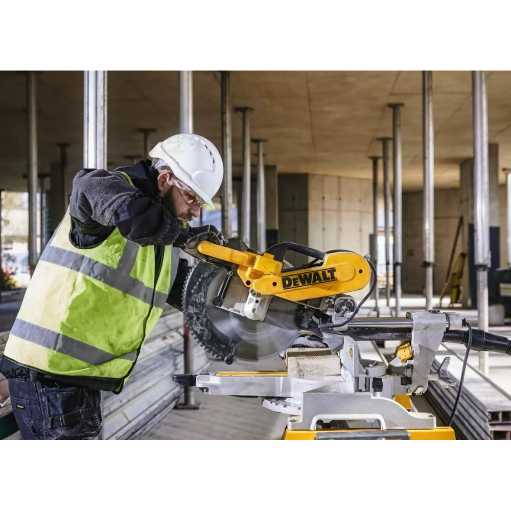 Пила настольная сетевая DeWalt DWS780