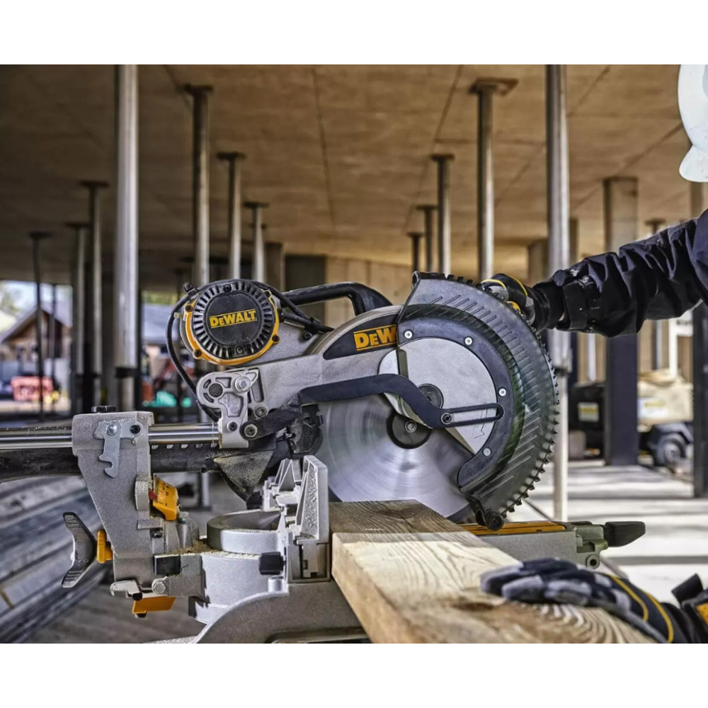 Пила настольная сетевая DeWalt DWS780