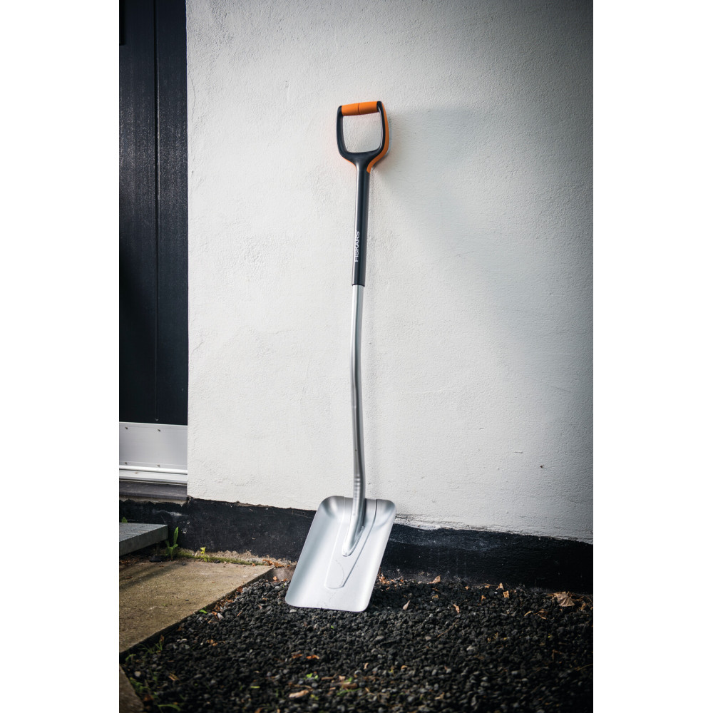 Лопата совкова Fiskars Xact 1003688
