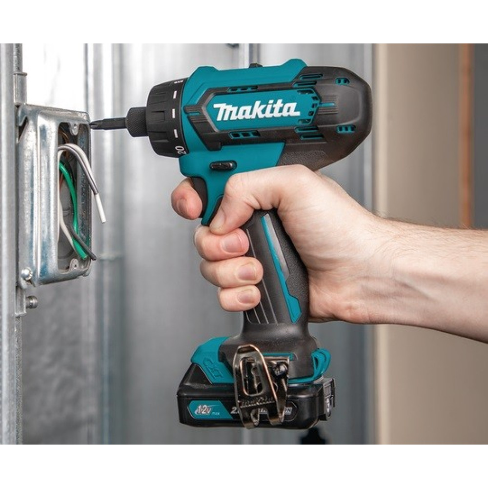 Аккумуляторная дрель-шуруповерт 10.8В Makita DF033DZ