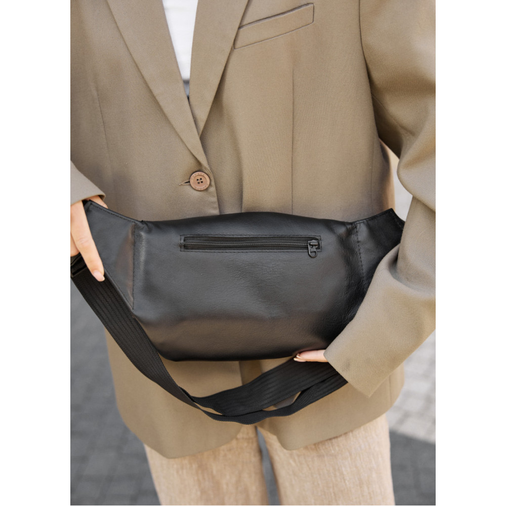 Большая женская кожаная сумка бананка Sambag Tirso Max черная 38×17×6 см (81341101)