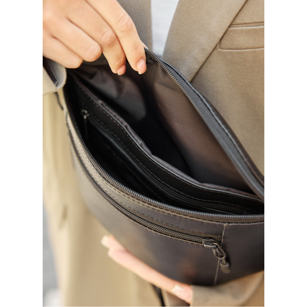 Большая женская кожаная сумка бананка Sambag Tirso Max черная 38×17×6 см (81341101)